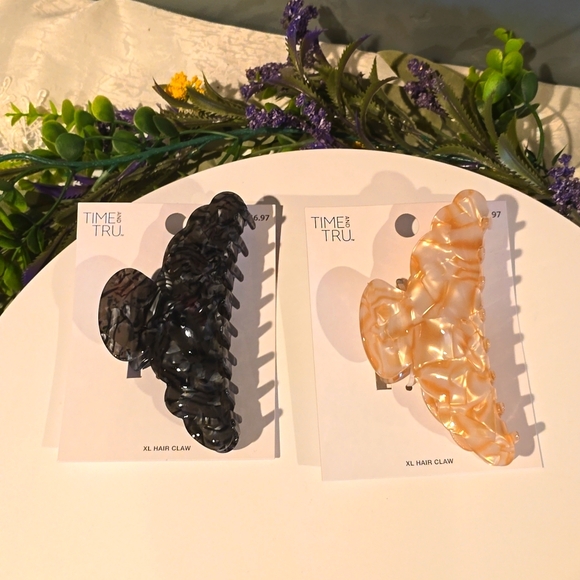 ⭐️ Time and Tru Woman's Large Croissant Claw Clips ( 2 ) - Picture 11 of 11